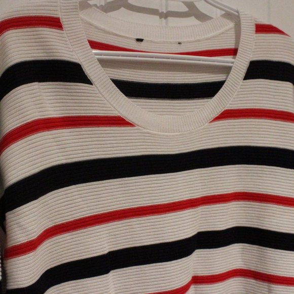 3/$25 🏷 Women's Striped Sweater Size Large - Picture 3 of 4